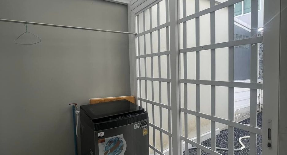 For rent 3 bedrooms townhouse in Bang Phli, Samut Prakan