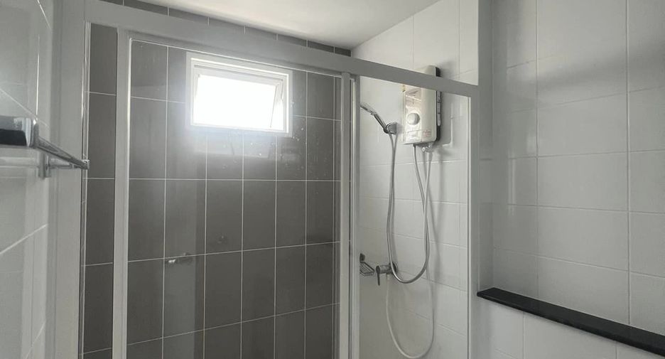 For rent 3 bedrooms townhouse in Bang Phli, Samut Prakan
