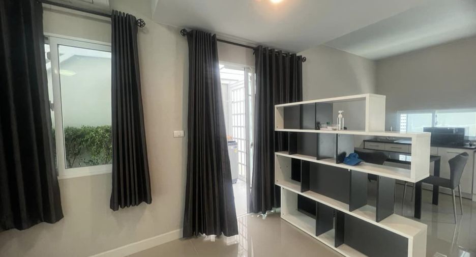 For rent 3 bedrooms townhouse in Bang Phli, Samut Prakan