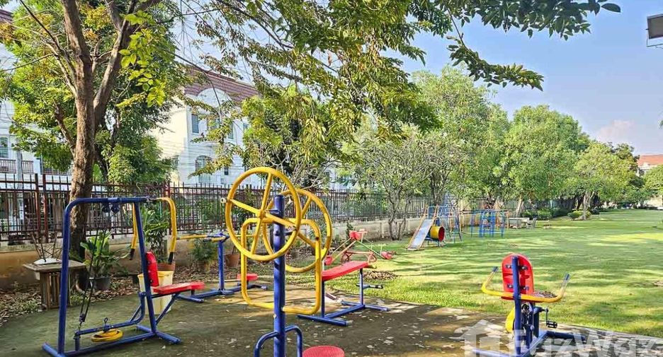 For rent 3 ベッドルーム townhouse in Phasi Charoen, Bangkok