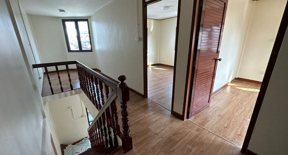 For rent 2 bedrooms townhouse in Chom Thong, Bangkok