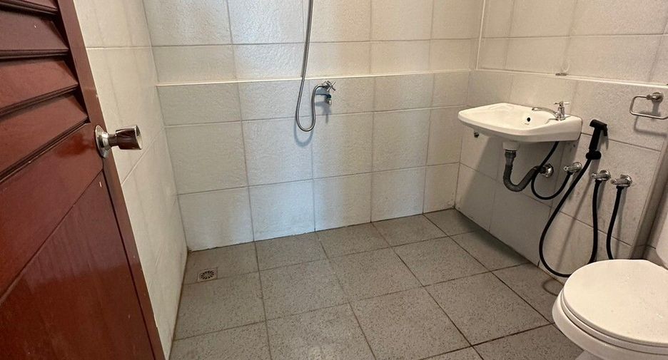 For rent 2 bedrooms townhouse in Chom Thong, Bangkok