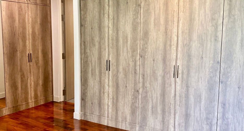 For rent 3 bedrooms condo in Pathum Wan, Bangkok