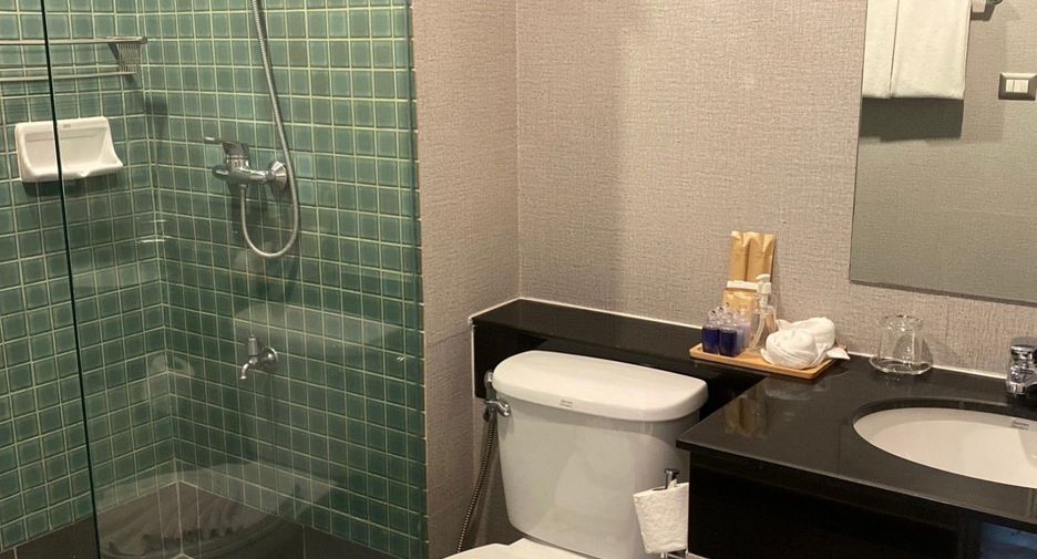 For rent 3 bedrooms condo in Pathum Wan, Bangkok
