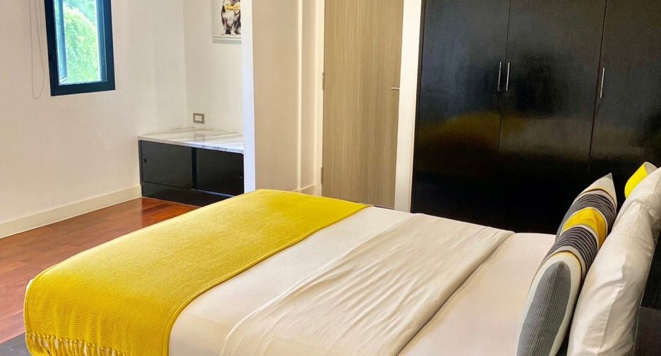 For rent 3 bedrooms condo in Pathum Wan, Bangkok