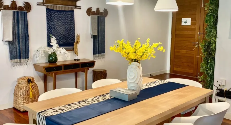 For rent 3 bedrooms condo in Pathum Wan, Bangkok