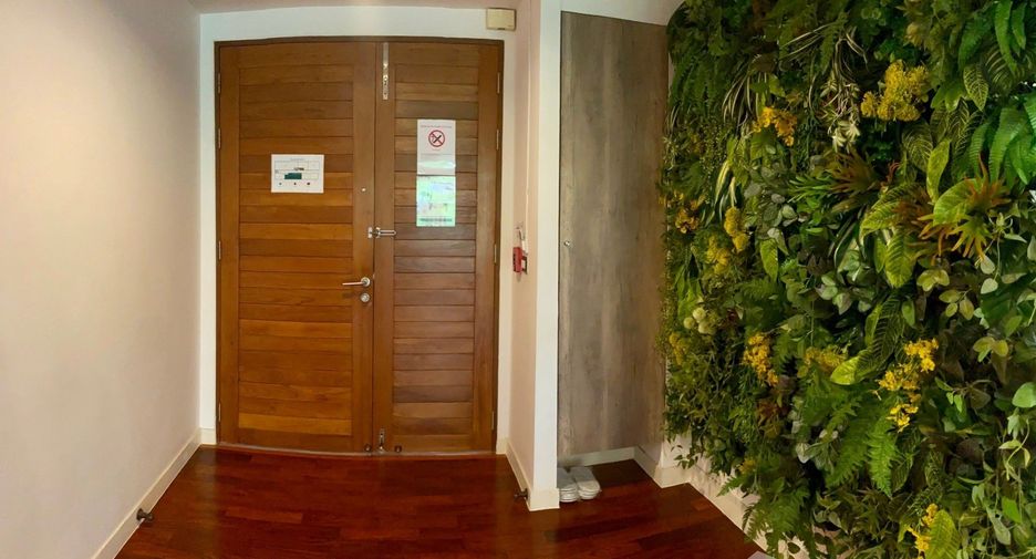 For rent 3 bedrooms condo in Pathum Wan, Bangkok