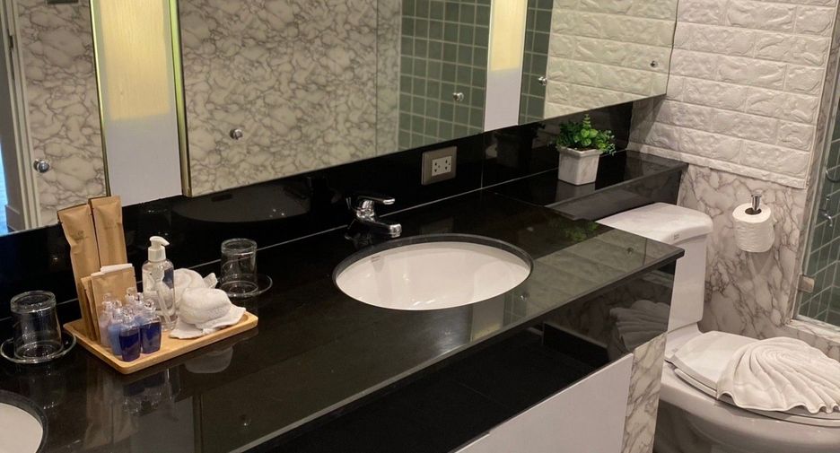 For rent 3 bedrooms condo in Pathum Wan, Bangkok