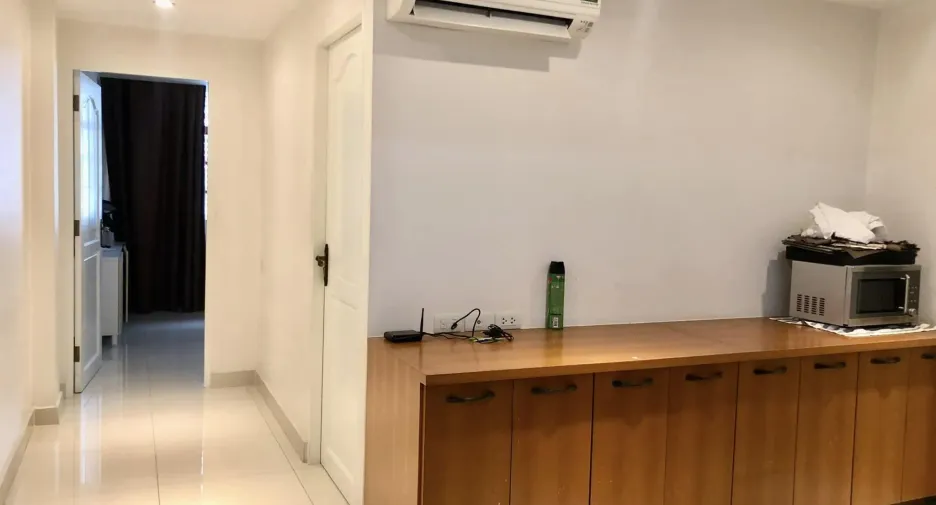 出租 3 卧室 联排别墅 在 Yan Nawa, 曼谷
