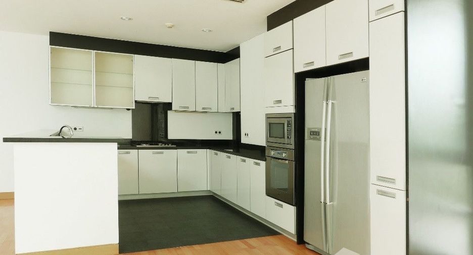For rent 4 ベッドルーム house in Yan Nawa, Bangkok
