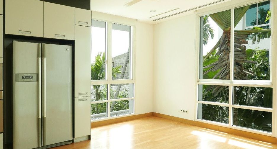 For rent 4 ベッドルーム house in Yan Nawa, Bangkok