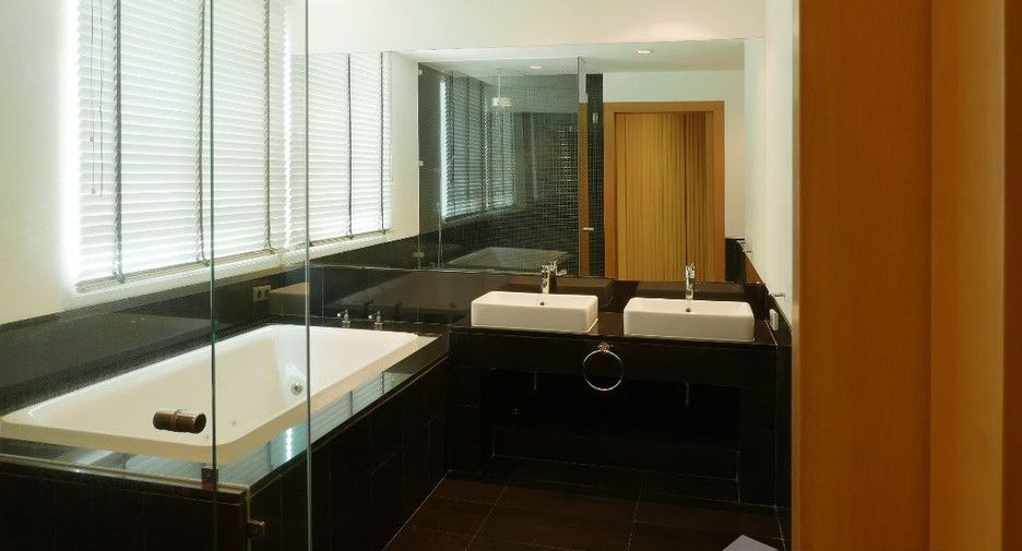 For rent 4 ベッドルーム house in Yan Nawa, Bangkok