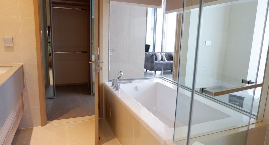 For rent 2 bedrooms condo in Watthana, Bangkok