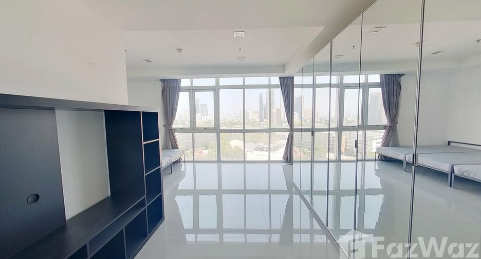 Condo en alquiler de 3 habitaciones en Khlong Toei, Bangkok
