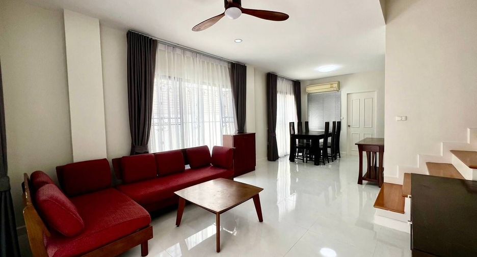 For rent 3 bedrooms townhouse in Suan Luang, Bangkok