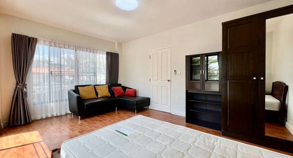 For rent 3 bedrooms townhouse in Suan Luang, Bangkok