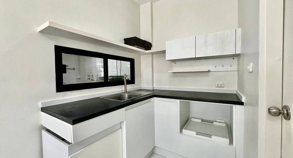 For rent 3 bedrooms townhouse in Suan Luang, Bangkok