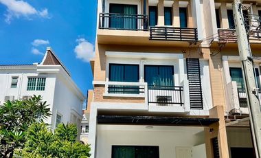 For rent 3 bedrooms townhouse in Suan Luang, Bangkok