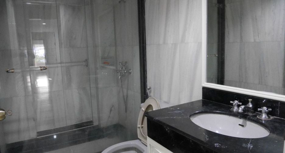Аренда 4 спальни кондо в Кхлонг Тоеи, Бангкок