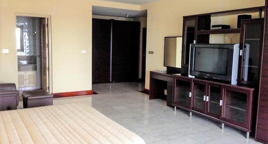 For rent 4 bedrooms condo in Bang Na, Bangkok