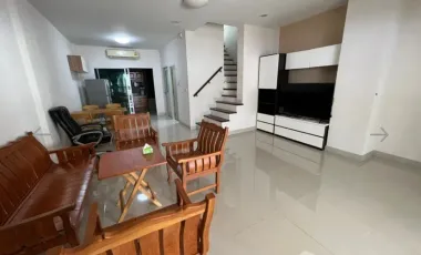 Casa en alquiler de 3 habitaciones en Lak Si, Bangkok