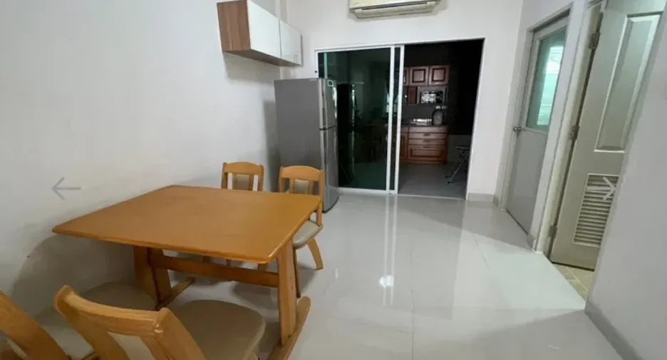 Casa en alquiler de 3 habitaciones en Lak Si, Bangkok