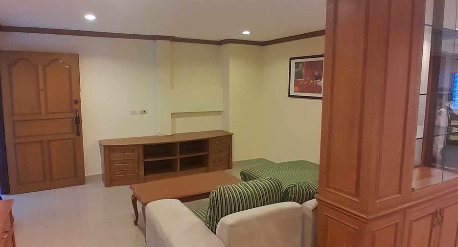 For rent 3 bedrooms condo in Watthana, Bangkok