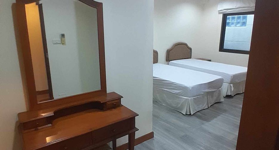For rent 3 bedrooms condo in Watthana, Bangkok