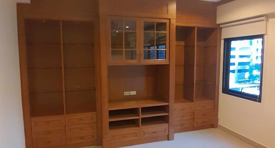 For rent 3 bedrooms condo in Watthana, Bangkok