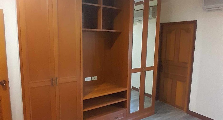 For rent 3 bedrooms condo in Watthana, Bangkok