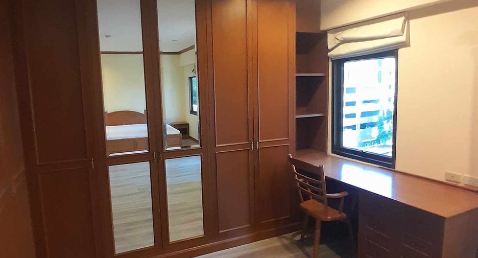 For rent 3 bedrooms condo in Watthana, Bangkok