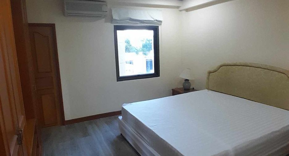 For rent 3 bedrooms condo in Watthana, Bangkok