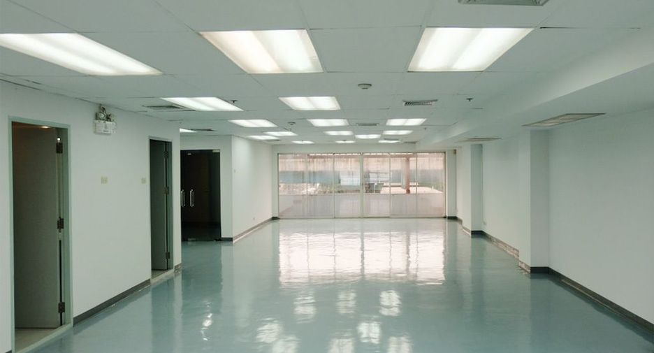 For rent 10 bedrooms townhouse in Yan Nawa, Bangkok