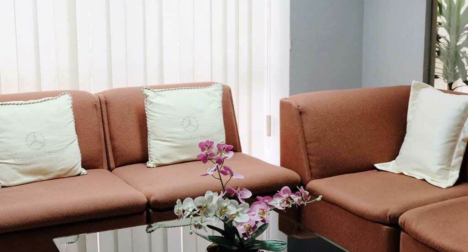 For rent 10 bedrooms townhouse in Yan Nawa, Bangkok