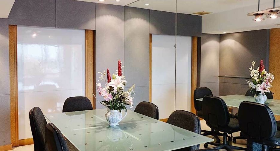 For rent 10 bedrooms townhouse in Yan Nawa, Bangkok