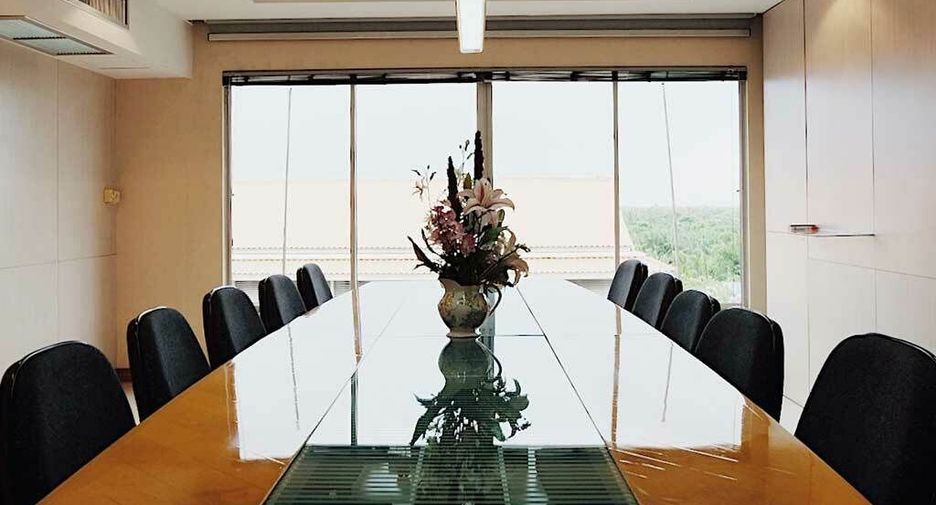 For rent 10 bedrooms townhouse in Yan Nawa, Bangkok