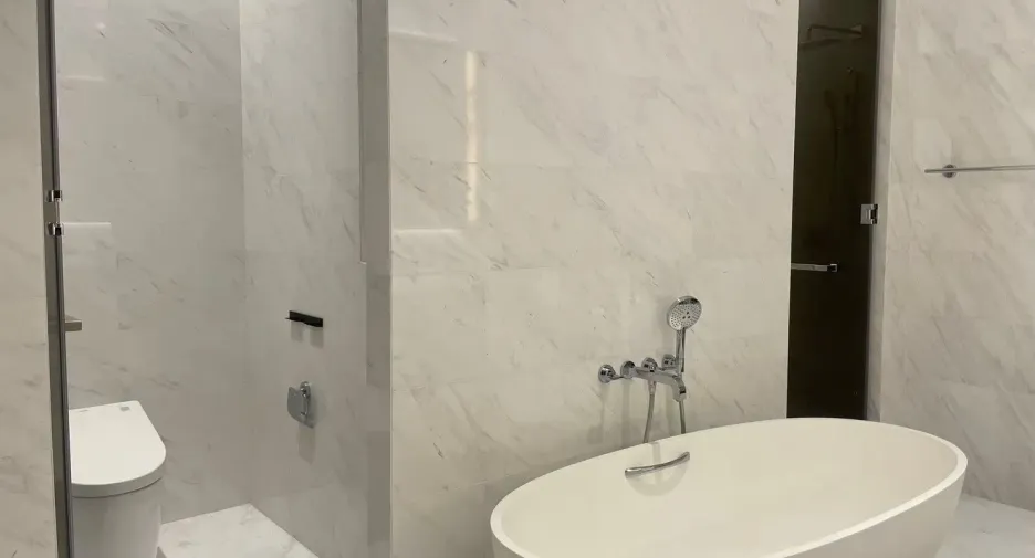 For rent 2 bedrooms condo in Pathum Wan, Bangkok