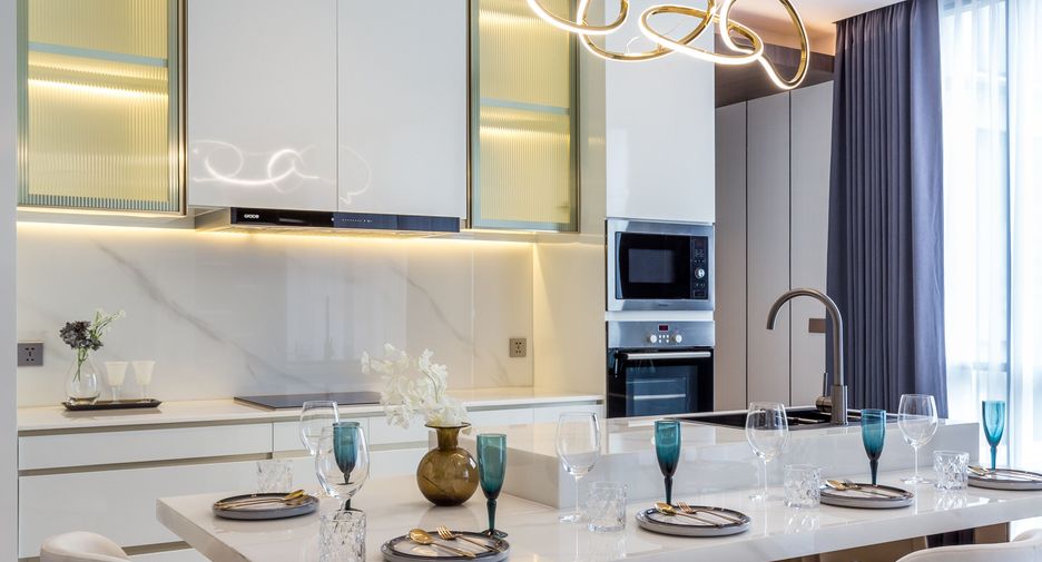 For rent 3 bedrooms condo in Khlong Toei, Bangkok