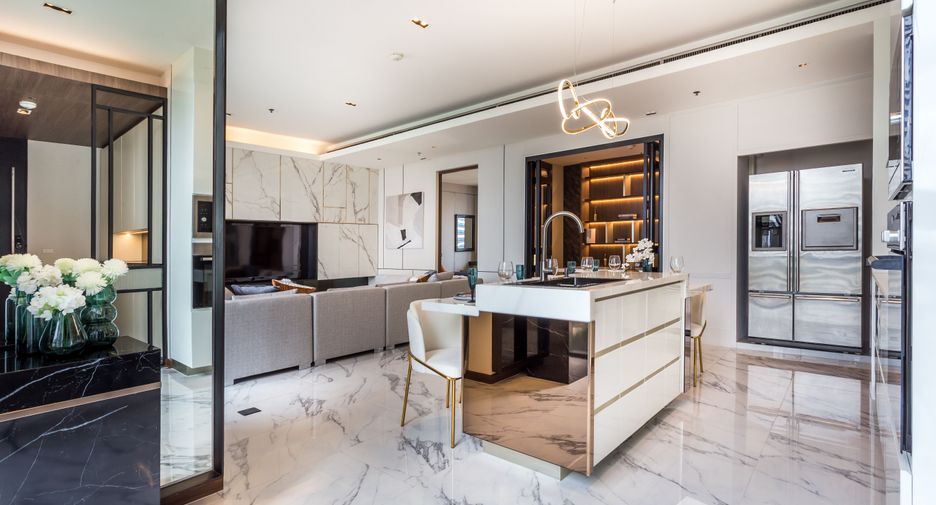 For rent 3 bedrooms condo in Khlong Toei, Bangkok