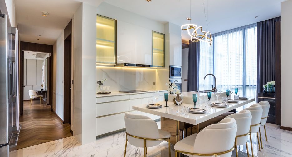 For rent 3 bedrooms condo in Khlong Toei, Bangkok