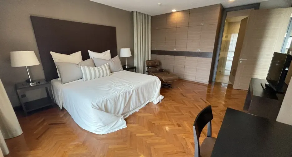 For rent 2 bedrooms apartment in Watthana, Bangkok