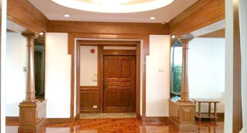 For rent 4 bedrooms condo in Khlong Toei, Bangkok