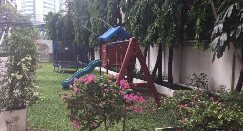 For rent 4 bedrooms condo in Khlong Toei, Bangkok