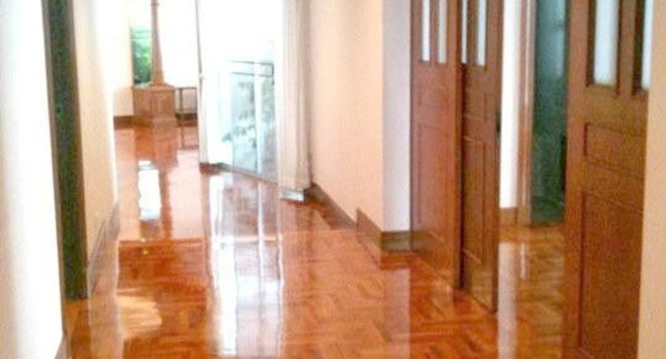 For rent 4 bedrooms condo in Khlong Toei, Bangkok