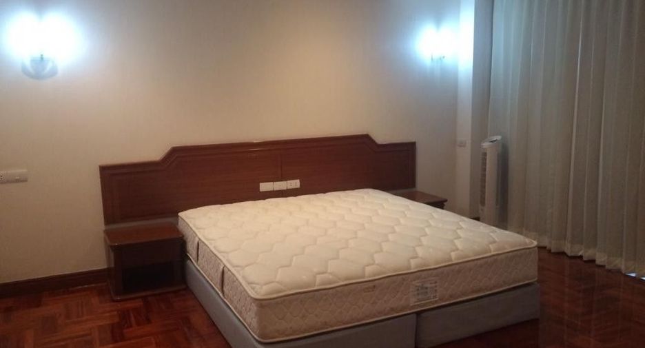 For rent 4 bedrooms condo in Khlong Toei, Bangkok