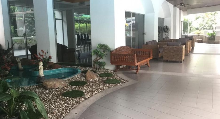 For rent 4 bedrooms condo in Khlong Toei, Bangkok