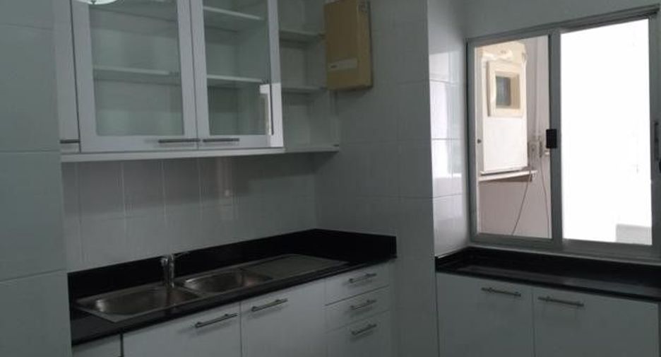 For rent 4 bedrooms condo in Khlong Toei, Bangkok