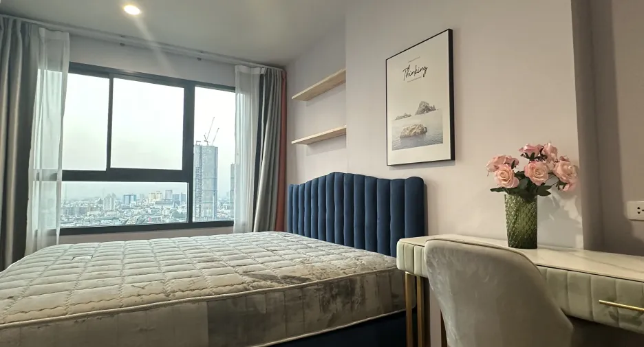 For rent 2 bedrooms condo in Bang Rak, Bangkok