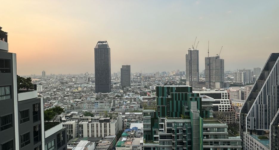 For rent 2 bedrooms condo in Bang Rak, Bangkok