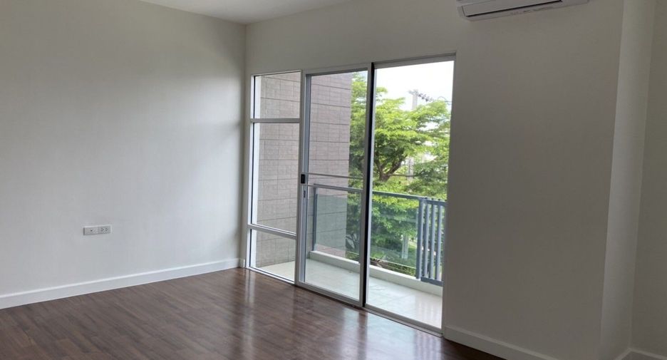 For rent 4 bedrooms townhouse in Prawet, Bangkok